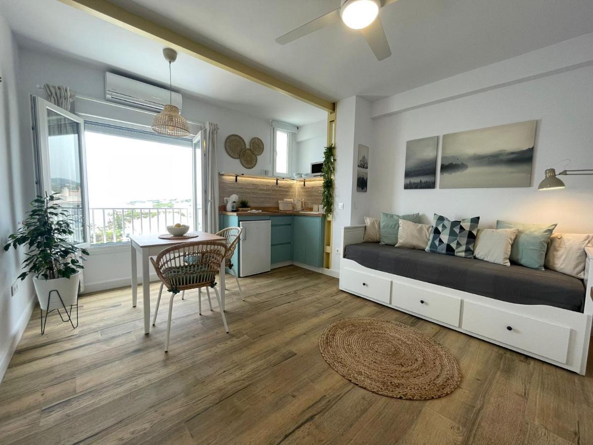 Studio On The Beach Front Malaga Bagian luar foto