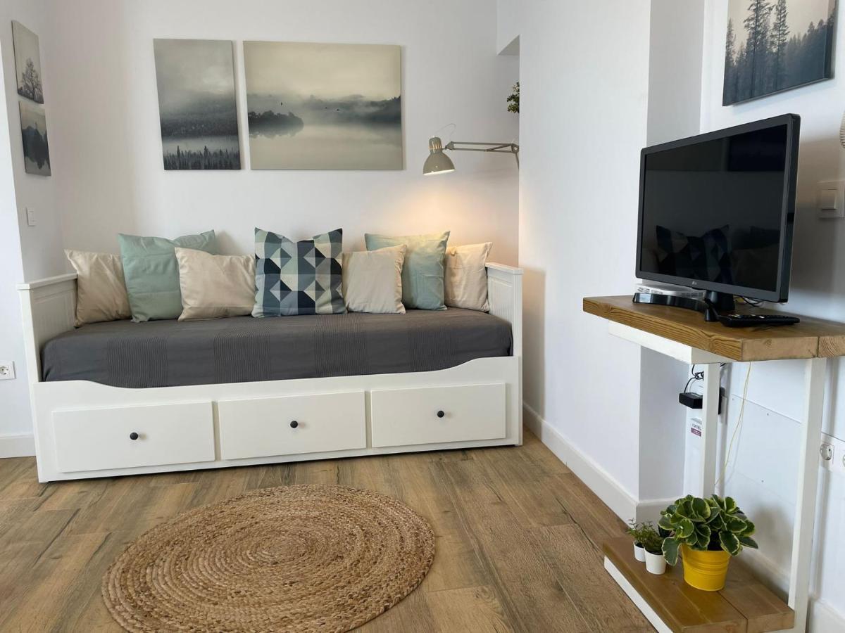 Studio On The Beach Front Malaga Bagian luar foto