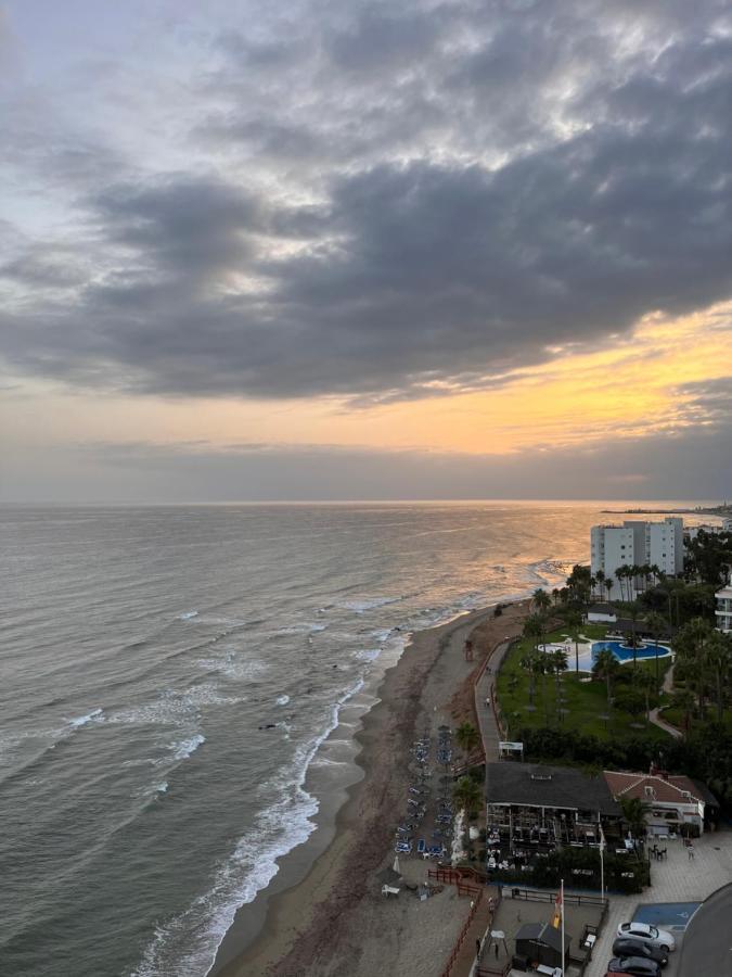 Studio On The Beach Front Apartment Malaga Bagian luar foto