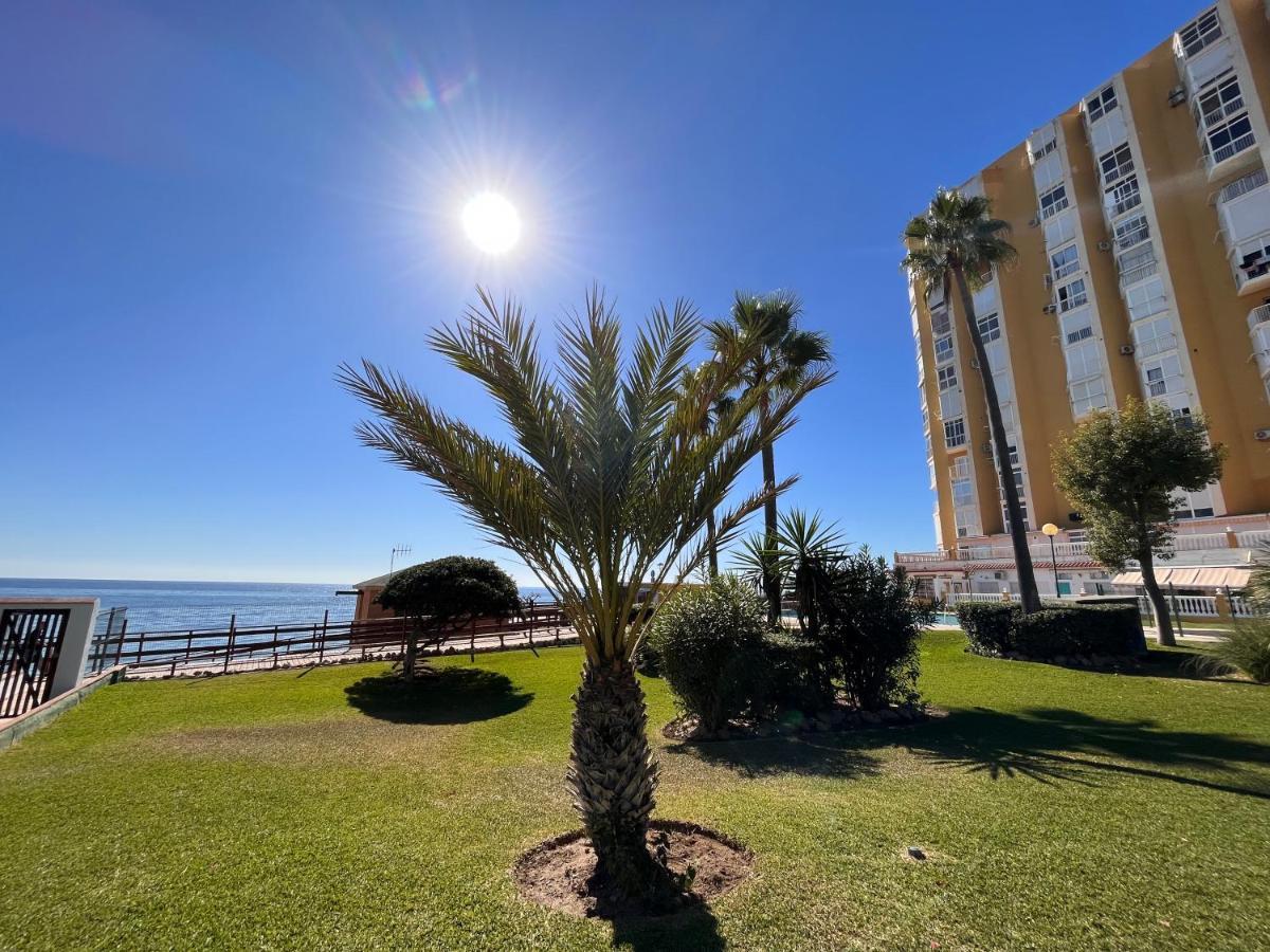 Studio On The Beach Front Apartment Malaga Bagian luar foto